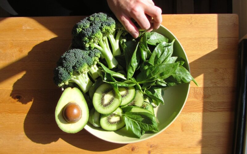 healthy green foods essential daily consumption