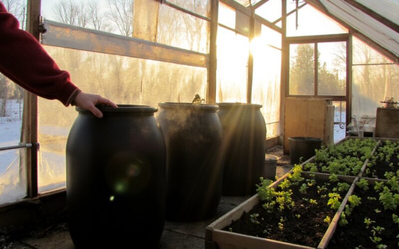 thermal mass stabilizes greenhouse temperature