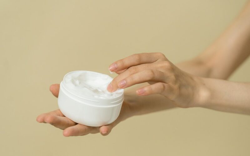 moisturize skin with home remedies