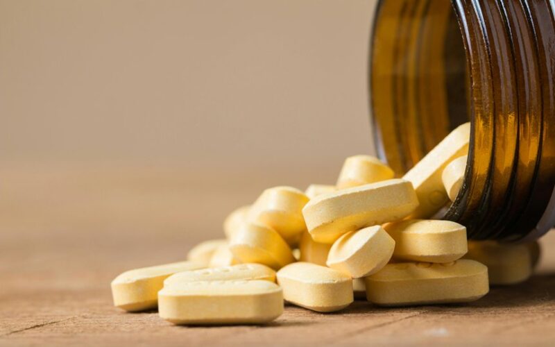 nutrient deficiency causes chapped lips