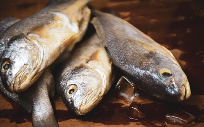 choose fresh whole fish