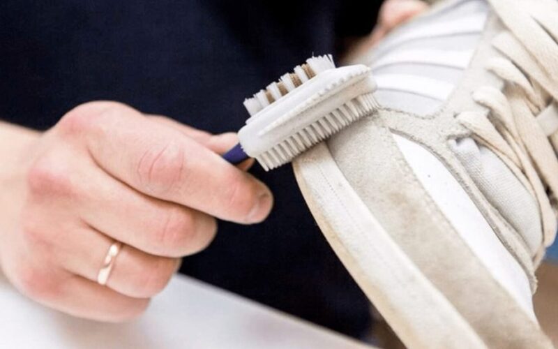 whiten shoe soles fast