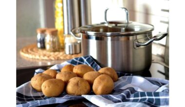 add garlic to cold water