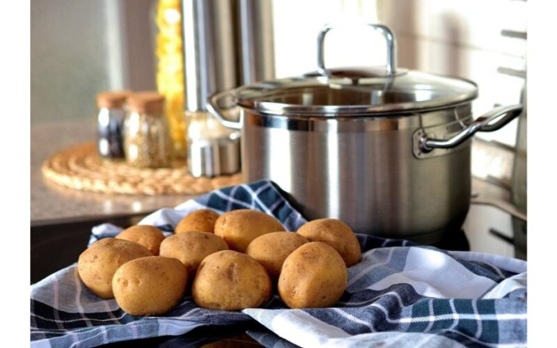 add garlic to cold water