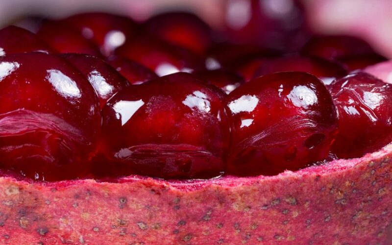 best ways to eat pomegranate