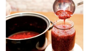 boil moldy jam with cloves