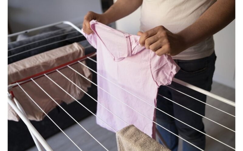 dry clothes indoors fast radiator