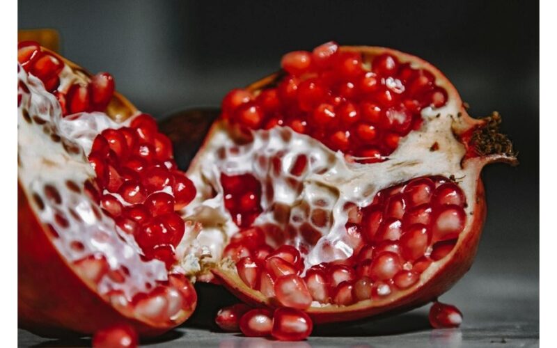 pomegranate seeds without splatter