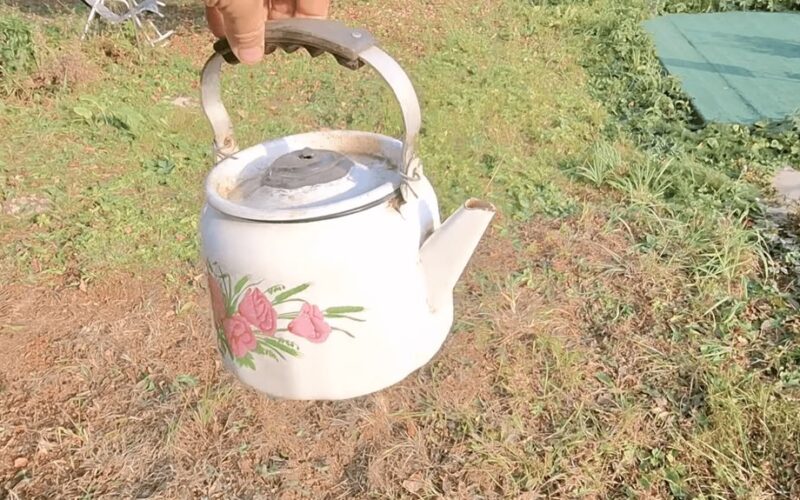 rusty kettle becomes stove