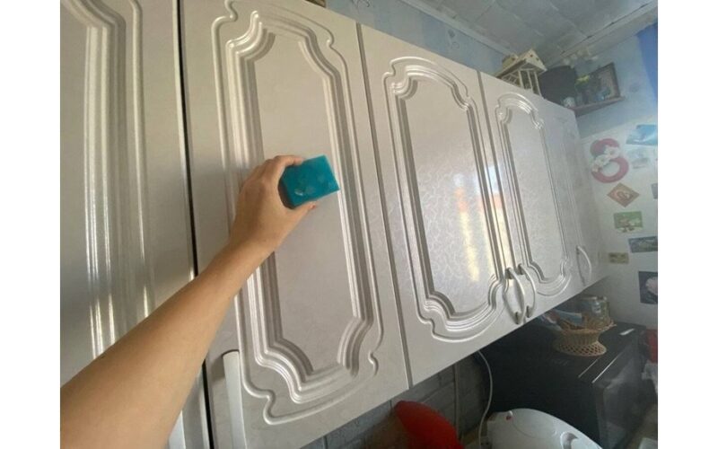 sachet eliminates closet mustiness