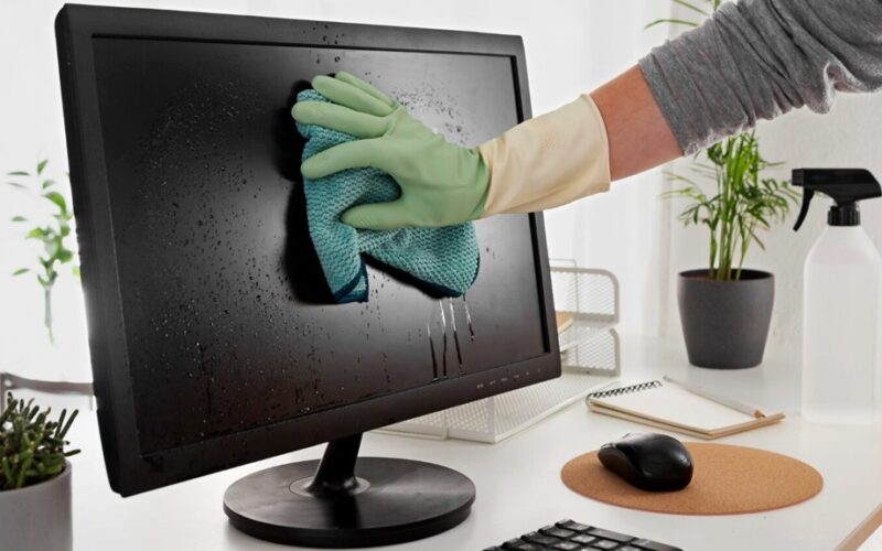 išvalytas monitorius brangus klaida