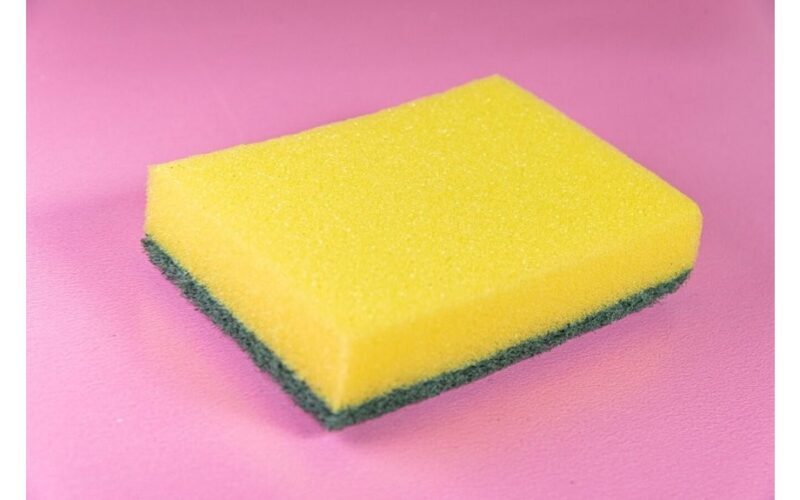 pjaustykite kempines per pusę