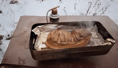 draugas virto metaliniu rūkaliu