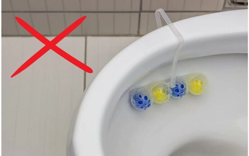 Aš neteisingai pakabinau tualeto bakelį