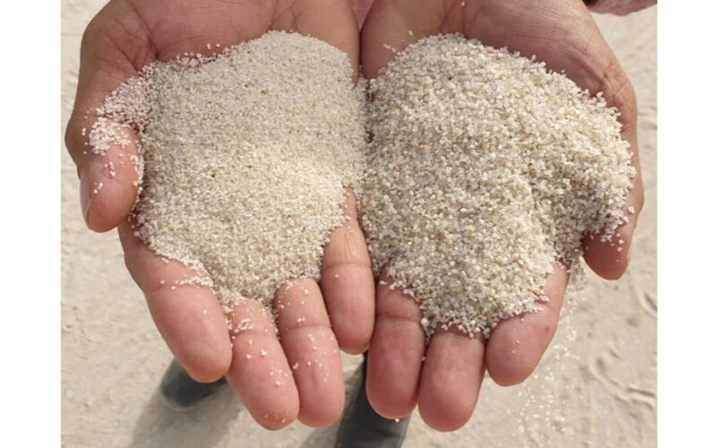 maža smėlio turtinga dirva