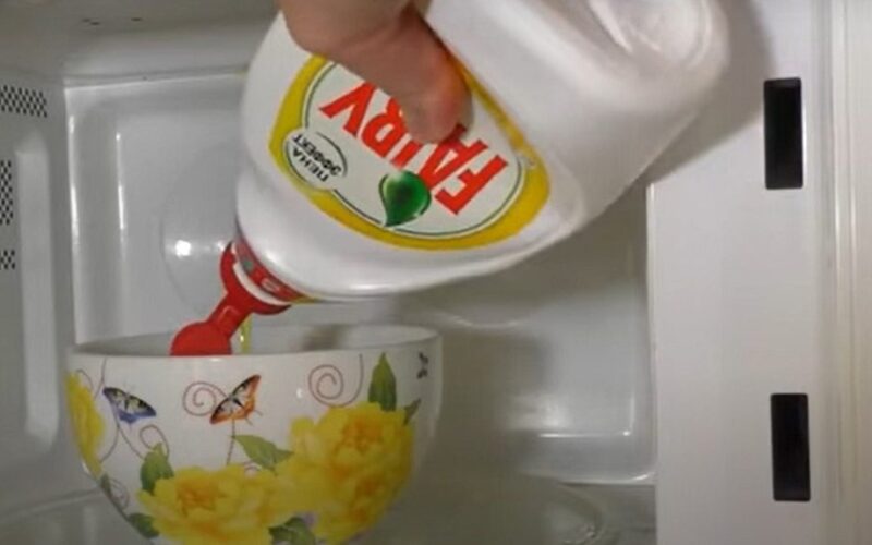 mikrobangų krosnelė nuvalyti riebalus per kelias minutes