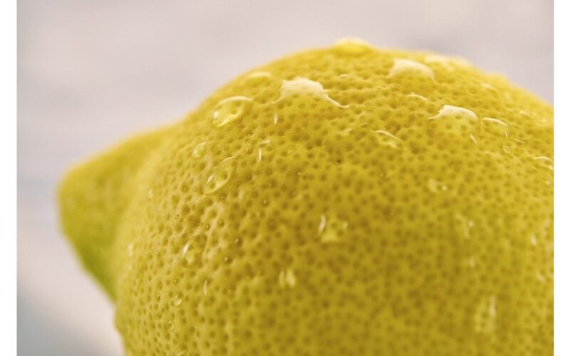 zestą sumaišytą su produktu