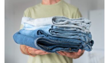 visada prieš skalbimą apverskite džinsus iš vidaus