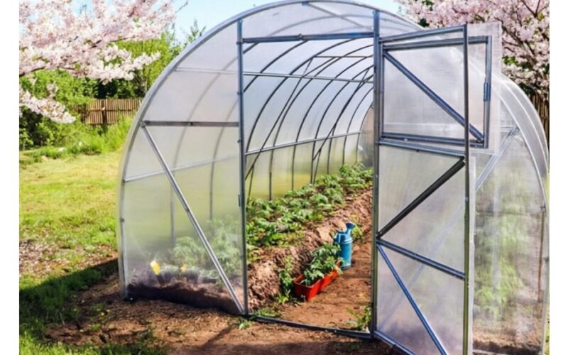 venkite cheminių medžiagų, kurios pažeidžia polikarbonatą