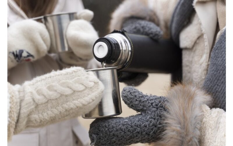 venkite karštų gėrimų lauke