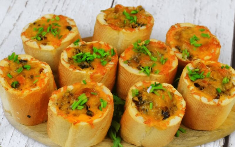 bagetė, pripildyta auksinių grybų