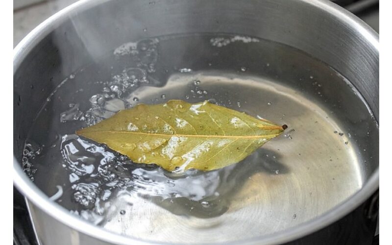 Lauro lapas pagerina bulvių skonį