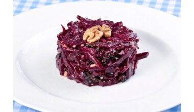 burokėlių ir graikinių riešutų derinys