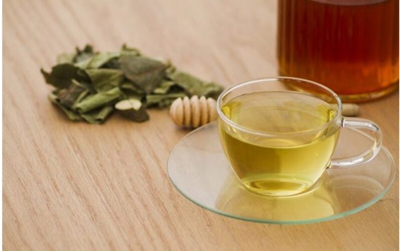 sveikas gėrimas pridėti du prieskoniai