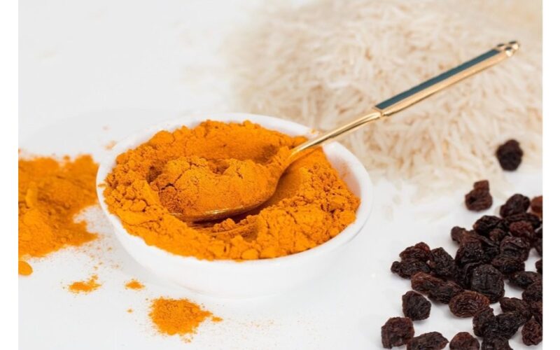 padidinti pomidorų derlių su ciberžole