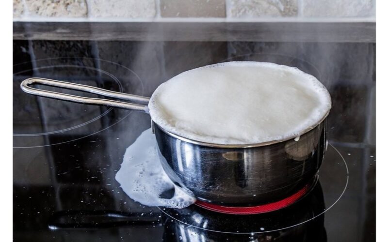 pienas užvirė ir išbėgo