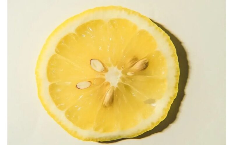 niekada nemesk nuplėštų citrinos žievelių į šiukšliadėžę