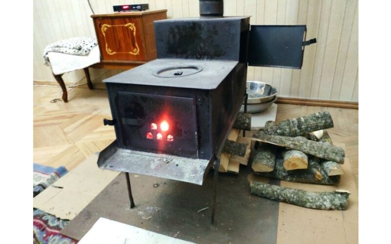 senosios mokyklos medinė krosnis ekspertas