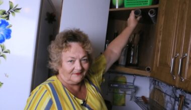 popierinių rankšluosčių ritinėliai lieka vietoje