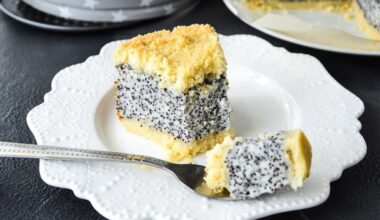 aguonų sėklų sūrio pyrago desertas