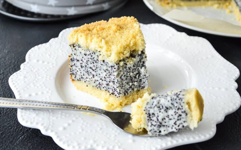 aguonų sėklų sūrio pyrago desertas