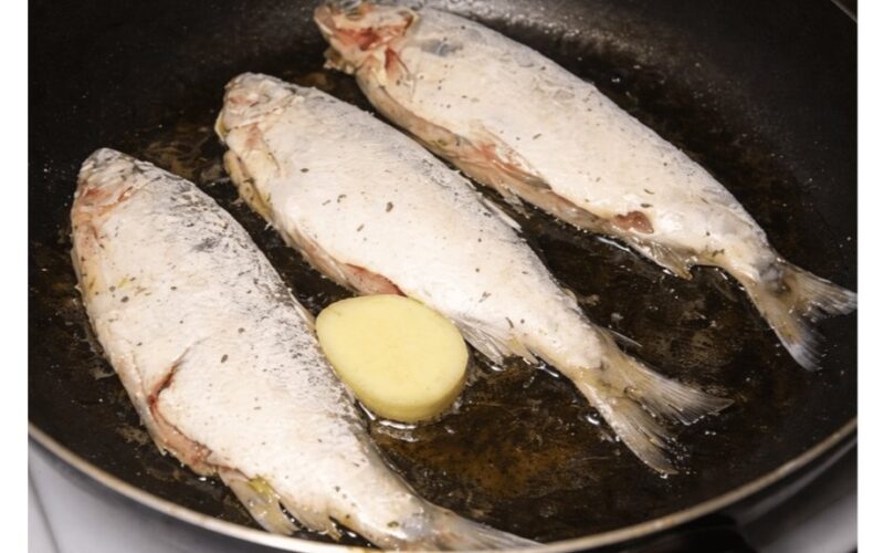 potato slice absorbs fishy smell