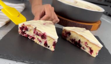 raisinių kvapo kaimynystę pripildantis pyragas