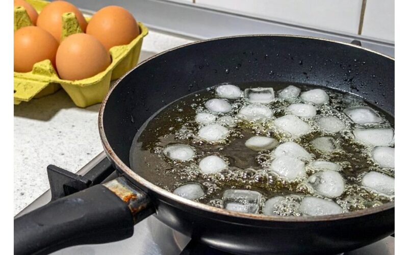 restorano kokybės kiaušiniai ledo kubelių triukas