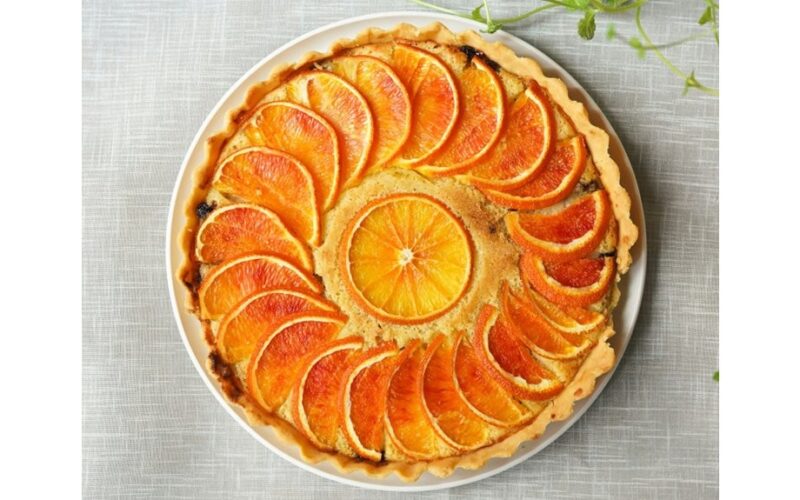 Trapios tešlos tartaletė su karamelizuotais apelsinais