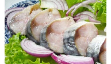 aštriai marinuota naminė skumbrė