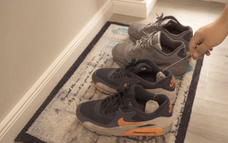 arbata senelio puodelyje arbatos maišeliai batuose