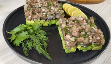 dviejų ingredientų dingstanti salotų puošmena