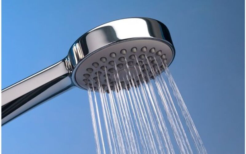 nuvalyti dušo sienas sausas