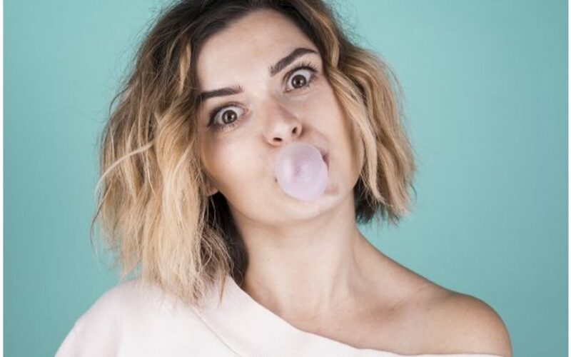 kramtomoji guma ant tuščio skrandžio