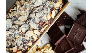 šokoladinis pyragas su migdolų griežinėliais