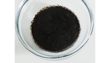 kavos tirščiai lūpų šveitiklis