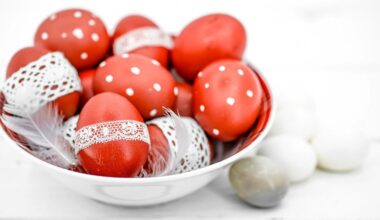 dvigubi ryškūs kiaušiniai be svogūnų