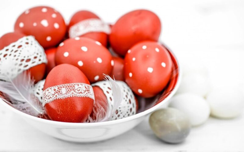 dvigubi ryškūs kiaušiniai be svogūnų