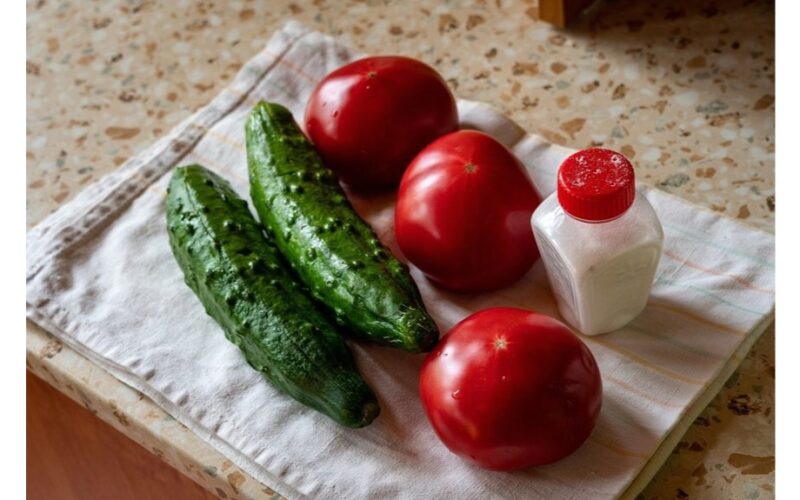 dvigubina pomidorus ir agurkus