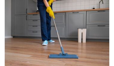 kaip dažnai šluostyti grindis?